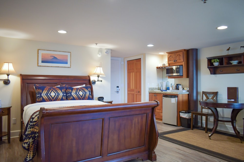 Lakeshore Lodges