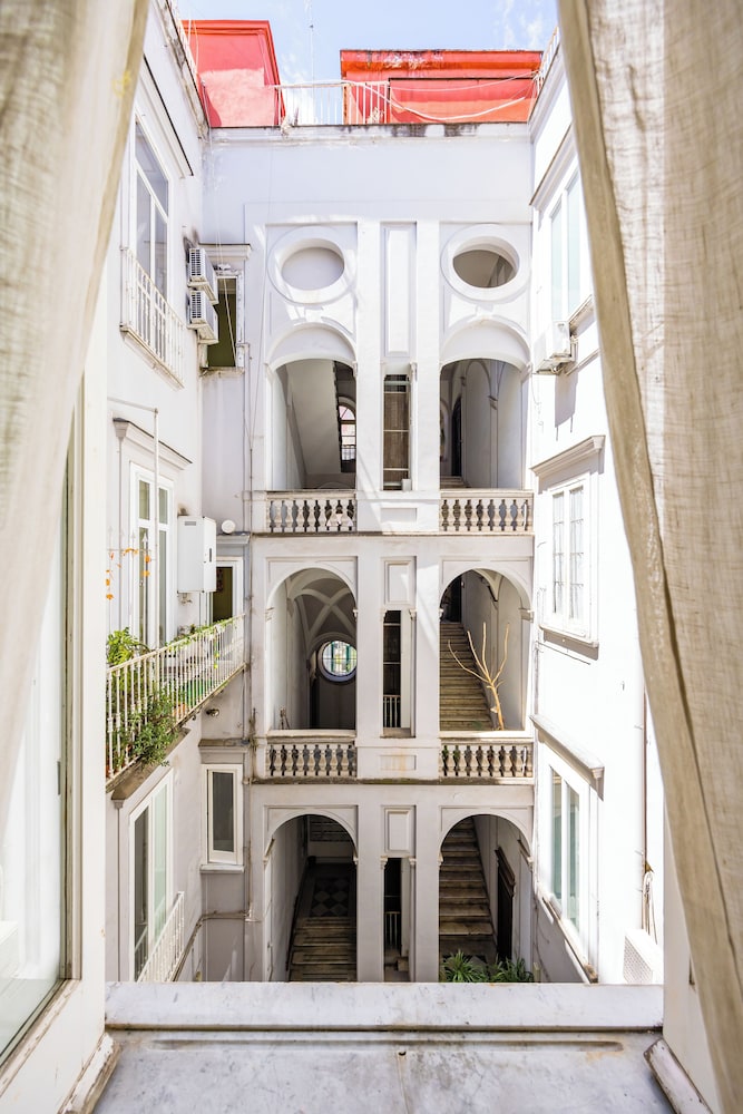 Cavour Art and Museum Flat by Napoliapartments