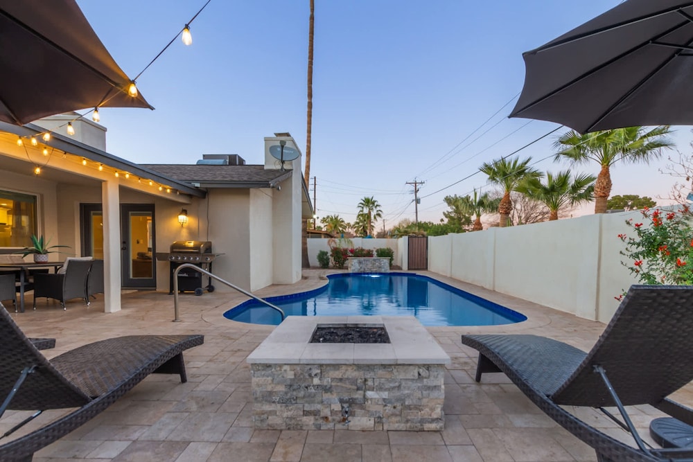 Desert Sands Heated Pool Firepit Old Town Putt Grn