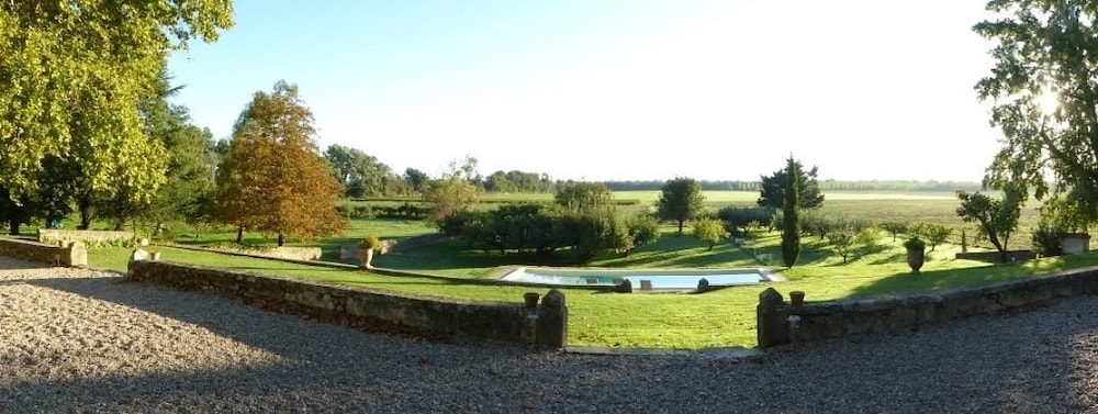 Domaine de Lamartine chambres d'hotes view 3