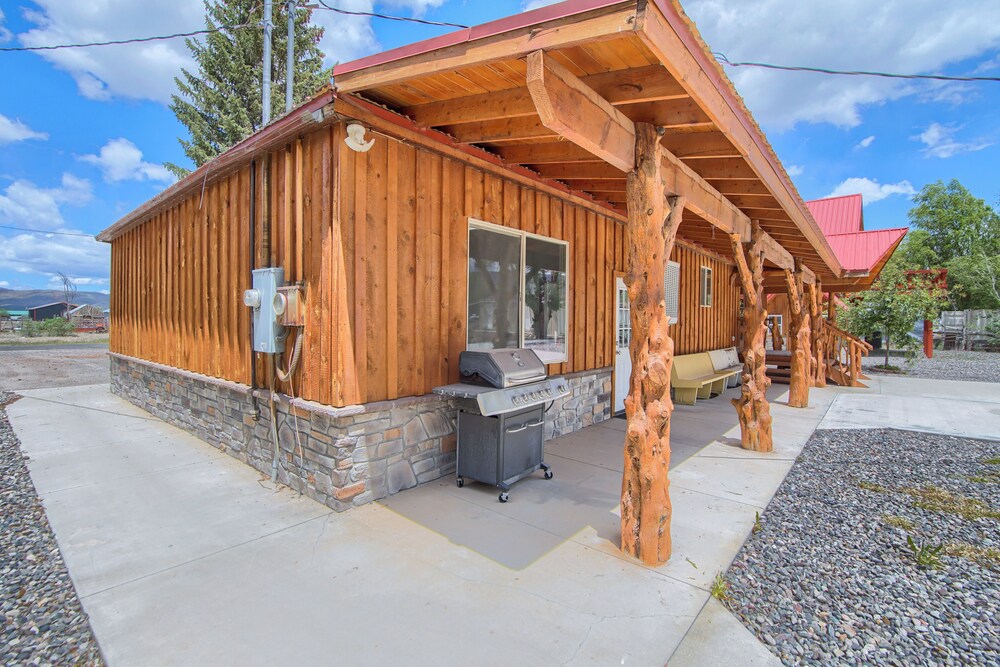 Group Getaway w/ Mtn Views: Home in Circleville!