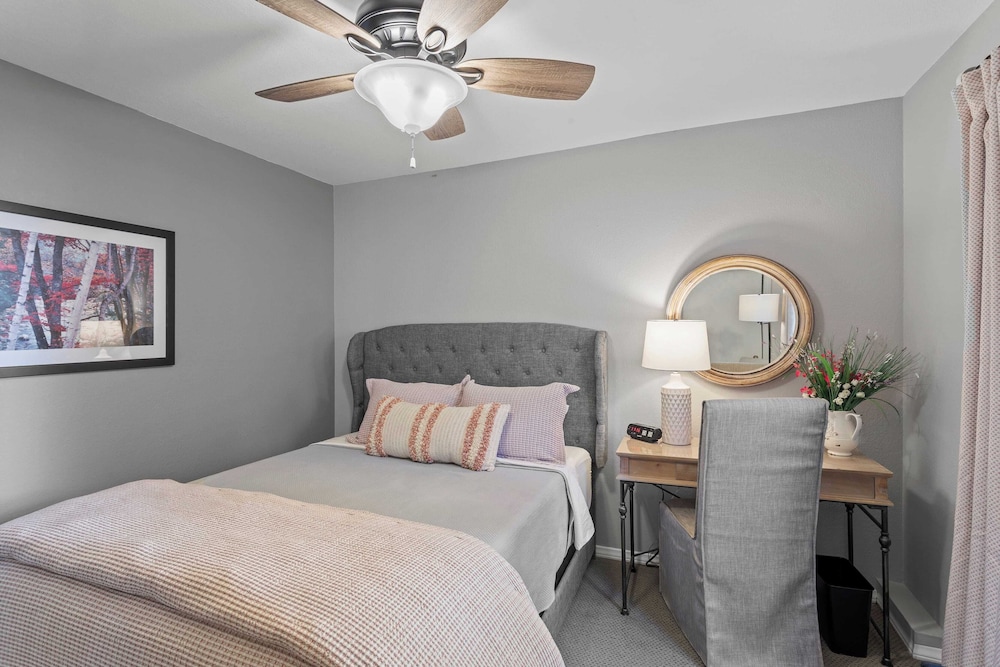 5bdr Stay w/ Fireplace, Game Room & Family-friendly Amenities Arrowhead Chalet by Avantstay