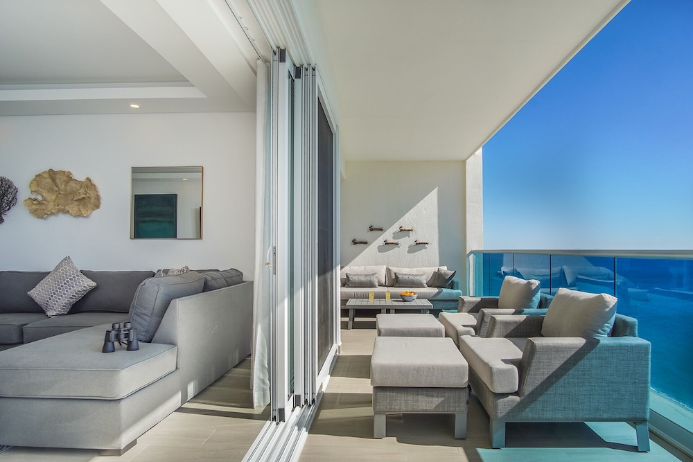 Sensational 2 Bedroom Condominium