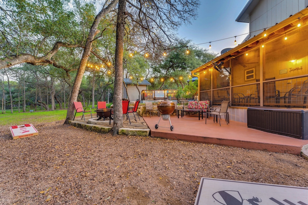 Jack's Cottage: Backyard Oasis in New Braunfels!