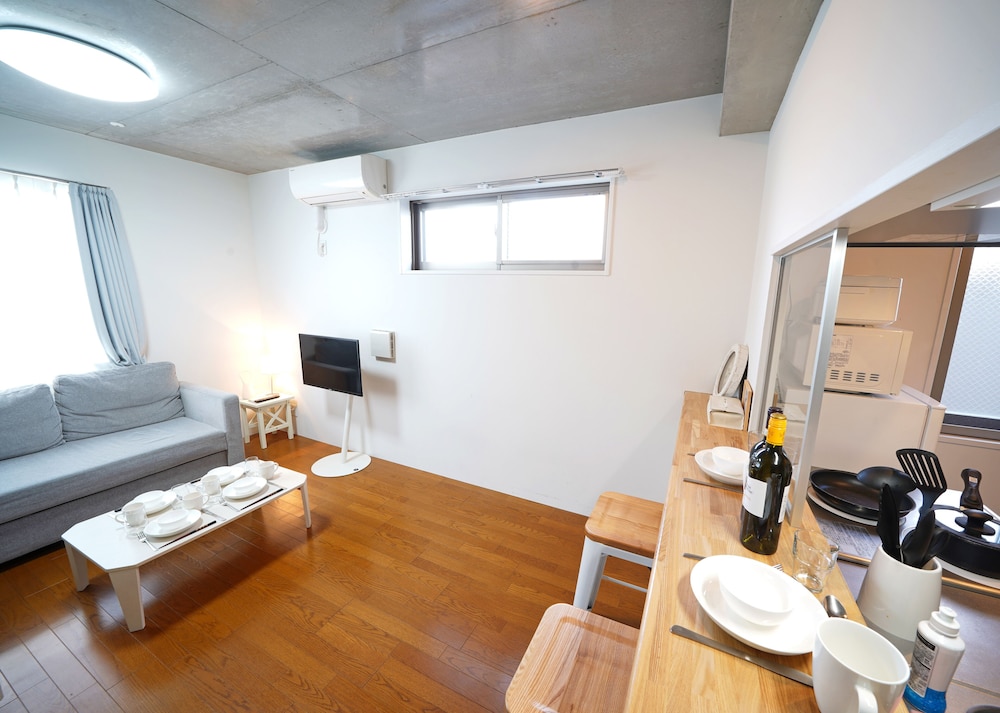 Laffitte Hirai Condominium Hotel