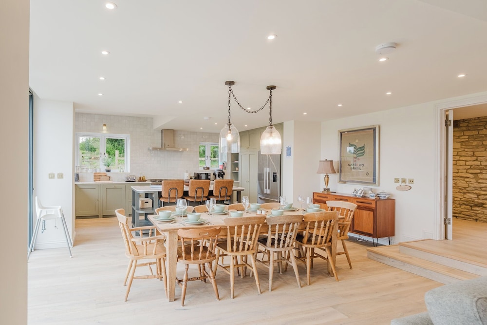 Mulberry Cottage 5BD in Wiltshire