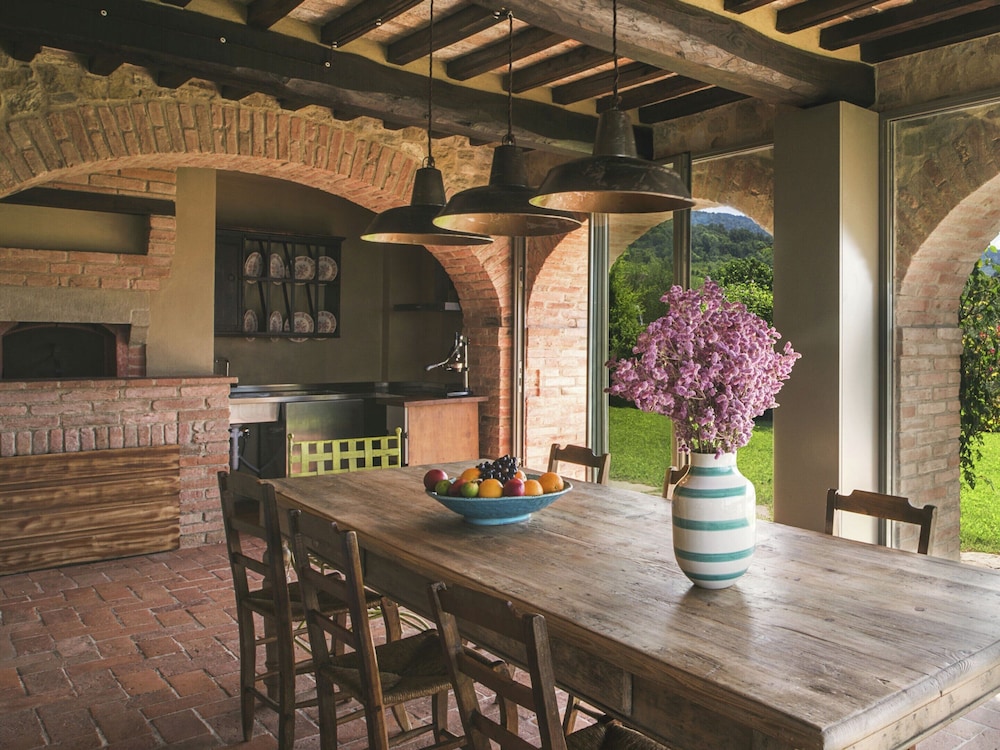 Villa in Arezzo With Pool and Vineyards view 2