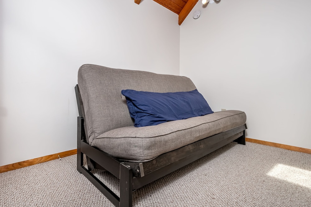 Mountain Ridge Nest view 3
