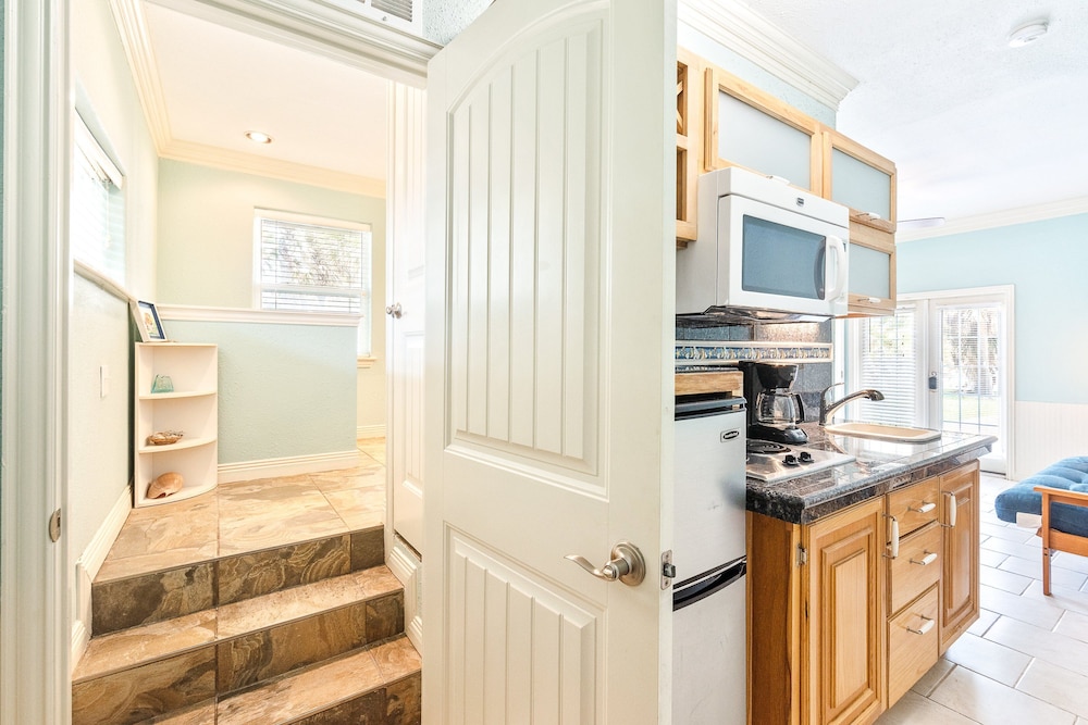 Beach Front Baby Ocean Views, Golf Cart & Pet Friendly!