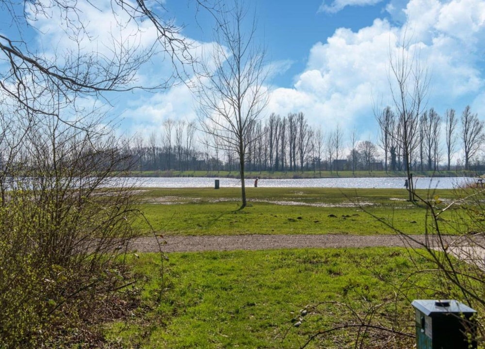 Bungalow in South Holland by the Water