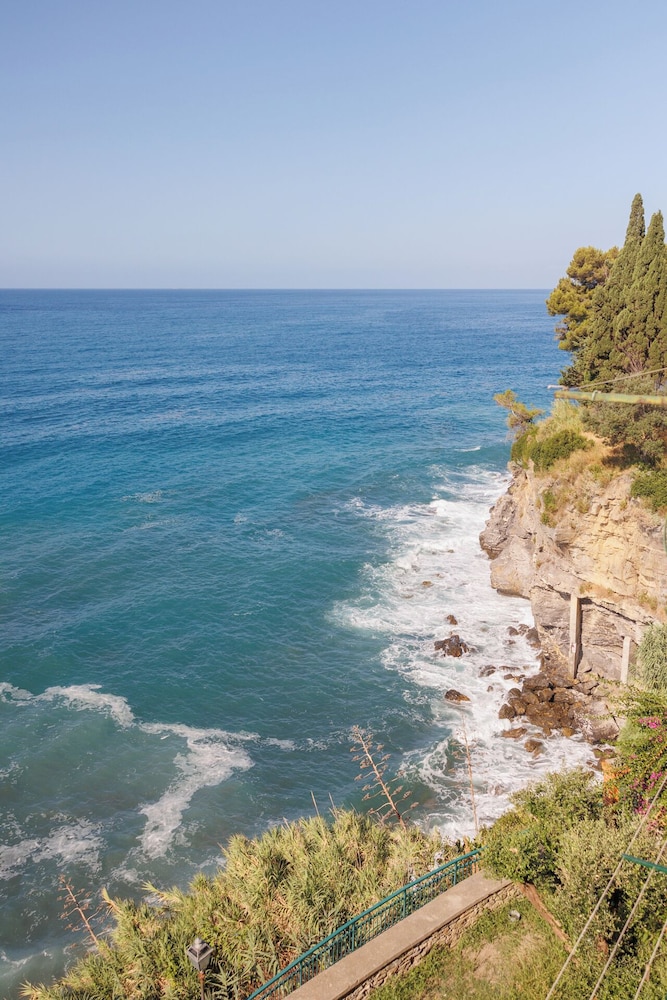 Newly Renovated Ocean View Flat