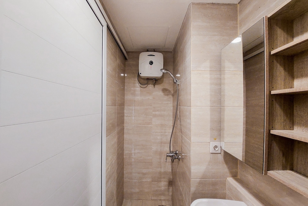 Homey Studio Apartment Springwood Residence