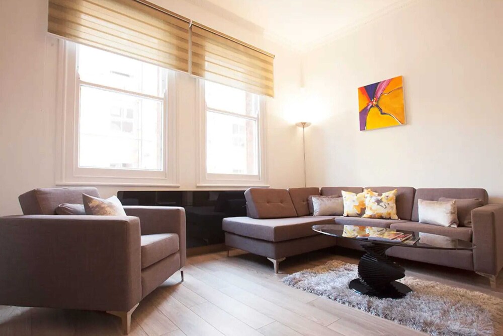 Impressive 2 Bedroom Luxury Flat in Chelsea
