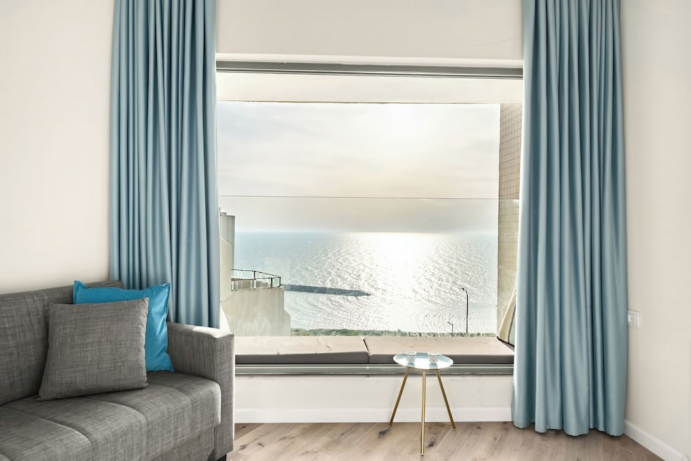 Netanya Beach Pool Studio by Sea N' Rent