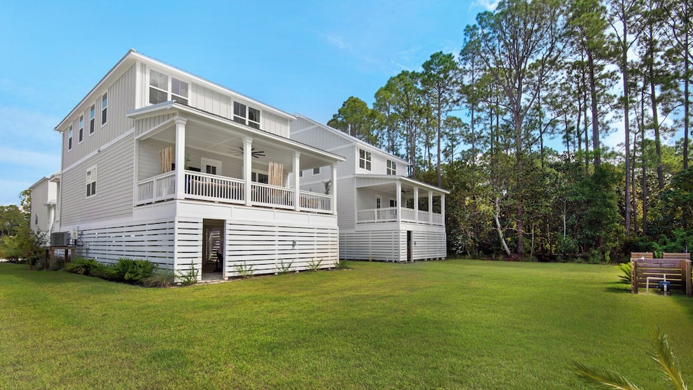 4BR Home With Deck & Grill Fun + Free Attraction Tickets!