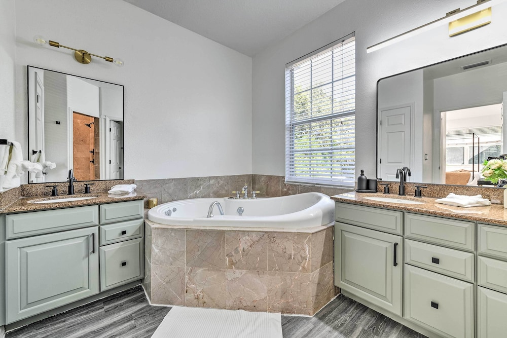 Stunning Thonotosassa Home ~ 7 Mi to Ocean! view 4