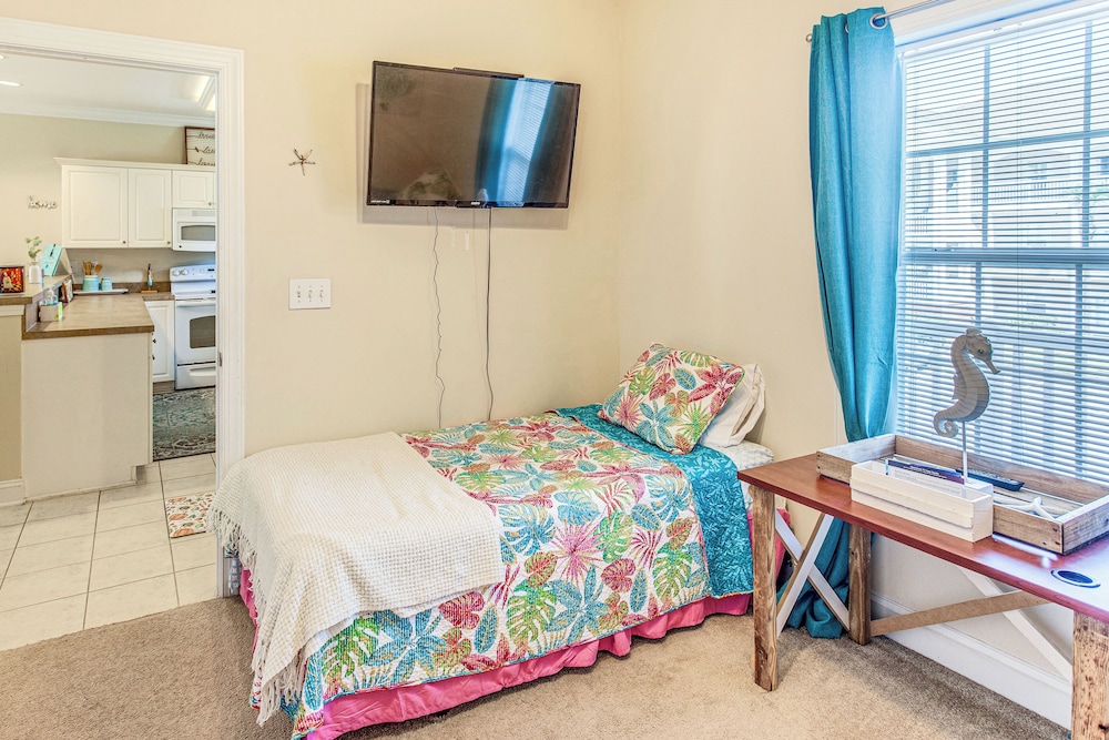 Golf Getaway by Casino, Dolphin Cruises + Beach!