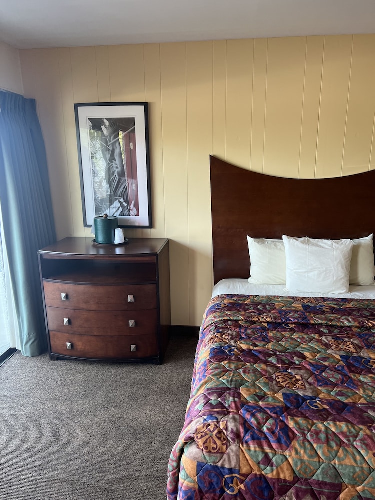 All Star Inn & Suites