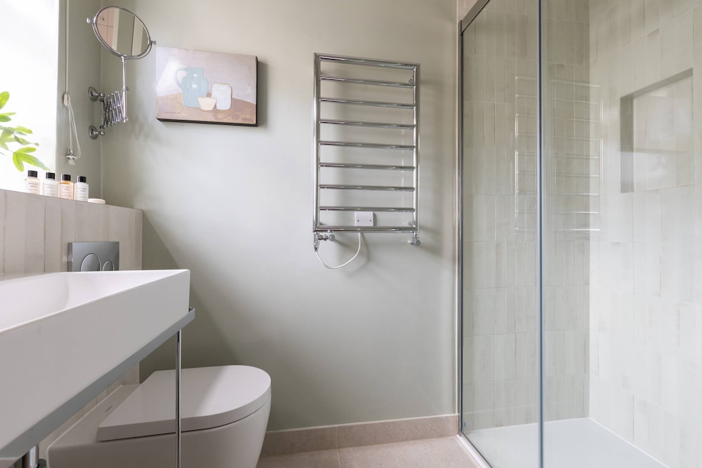 Southwell Gardens II by Onefinestay
