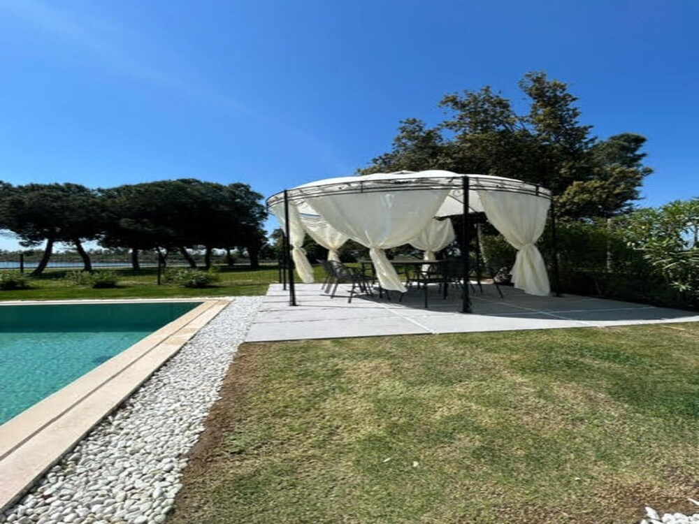 Stunning Villa With Pool and Lagoon View