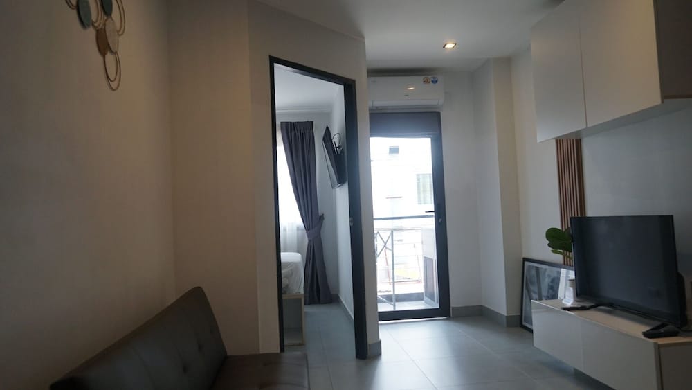 Bright & Breezy -1BR T1 211