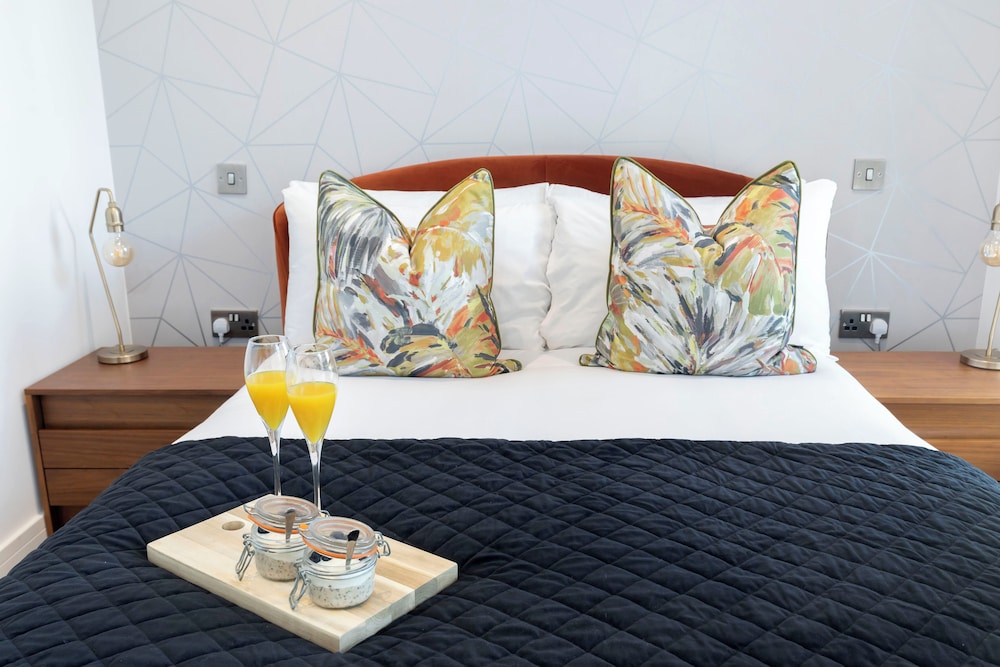 Elliot Oliver - The Penthouse 2 Bedroom Apartment With Parking view 3