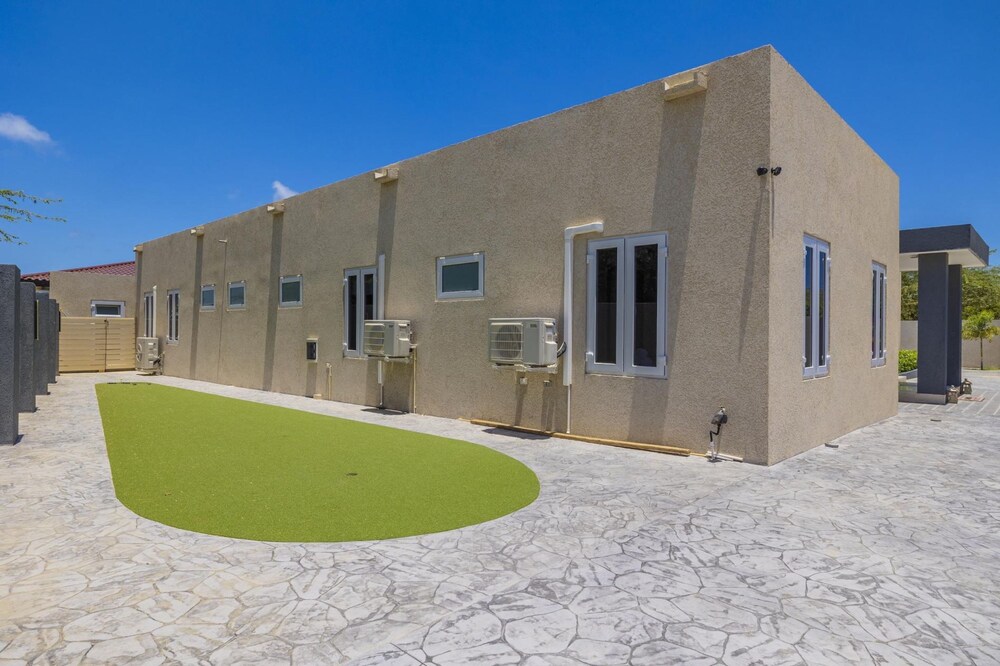 NEW 5br5ba w Private Pool Puttputt Close2beach