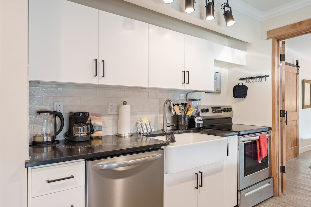 1565 Nw Wall St 128/129 1 Bedroom Condo
