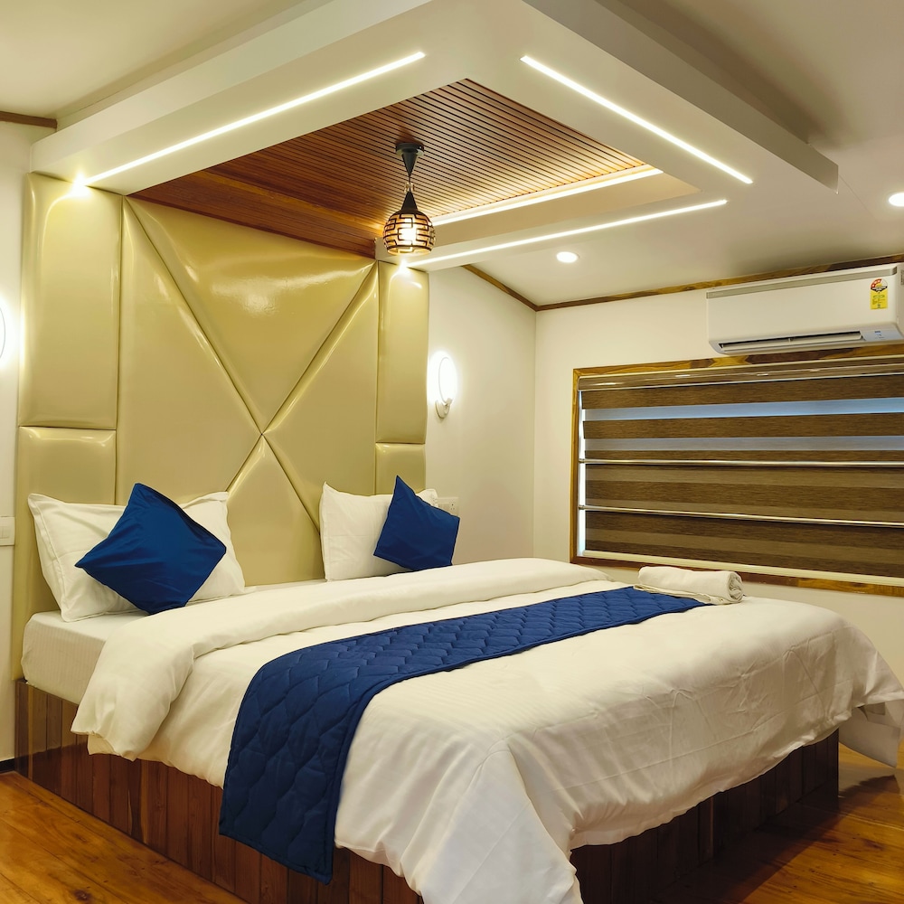 Vinayak House Boats