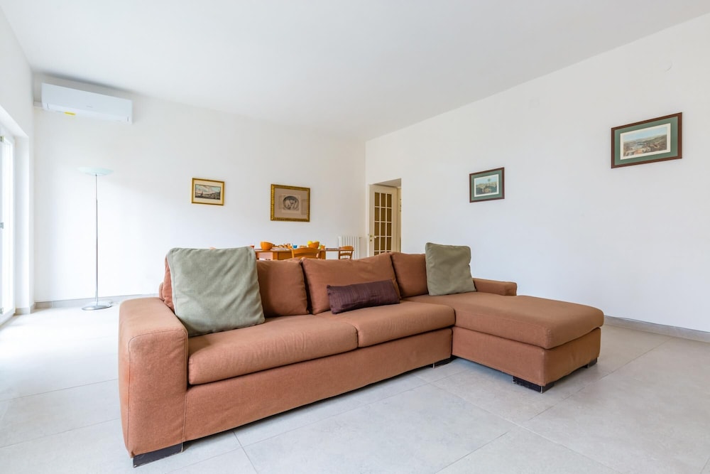 Posillipo Bright Apartment With Parking Space