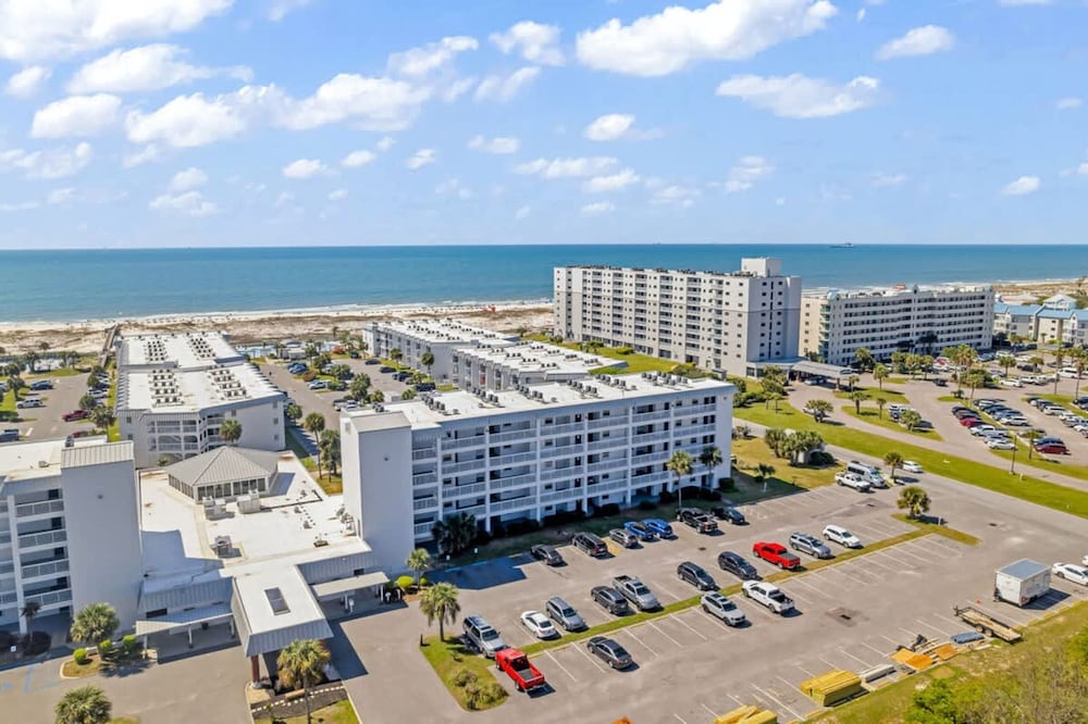Good Vibes - The Affordable Beach Vacay