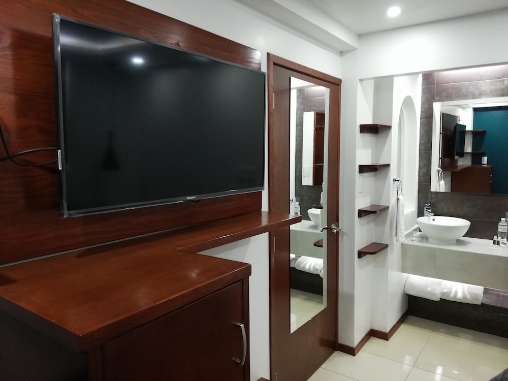 La Aurora Hotel like Home