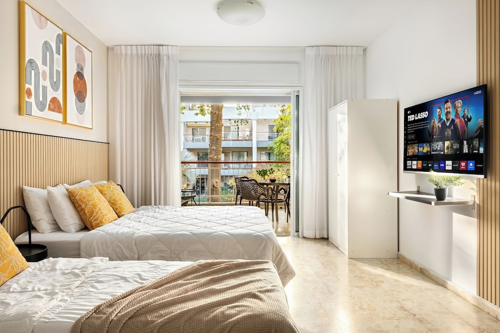 Royal Park Apt Resort by Sea N Rent