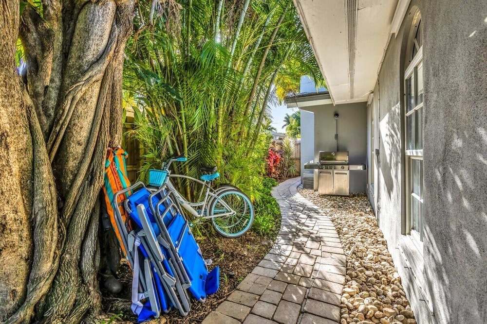 New Waterfront Oasis, Minutes to Beach, Eats, Shops