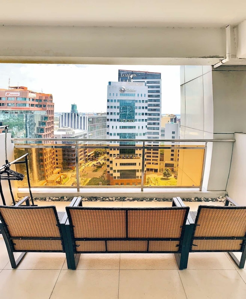 Spacious 1 BR Unit in AppleOne Ayala view 2