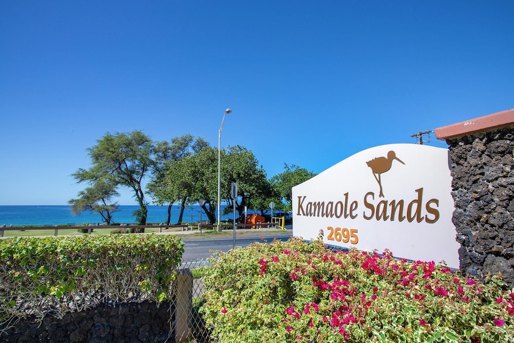 Kamaole Sands 7-109 - Romantic Getaway, Beautiful Renovation, Large Lanai, & AC!