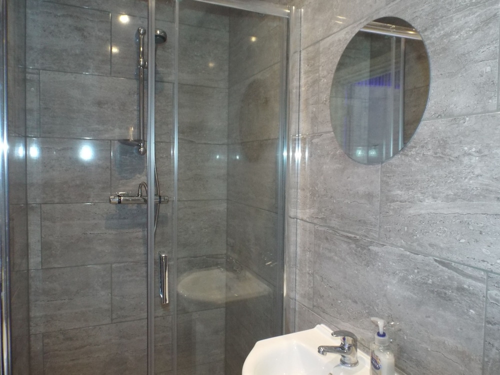 The Pond House - Ensuite Rooms