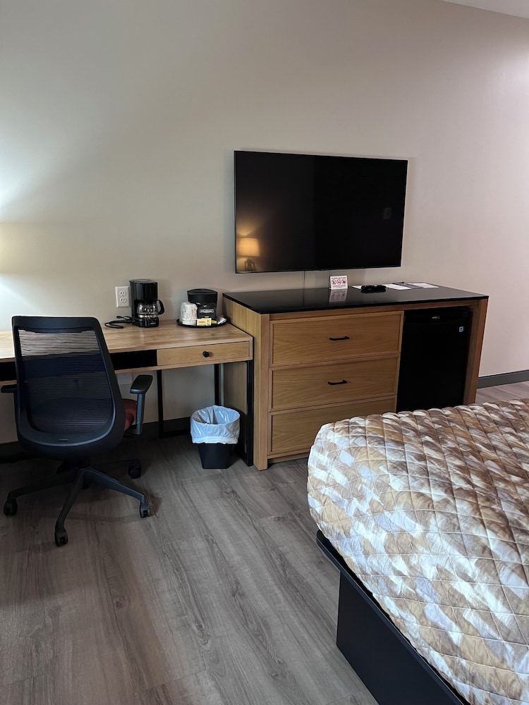 Hamburg Inn Suites - Property Image 20