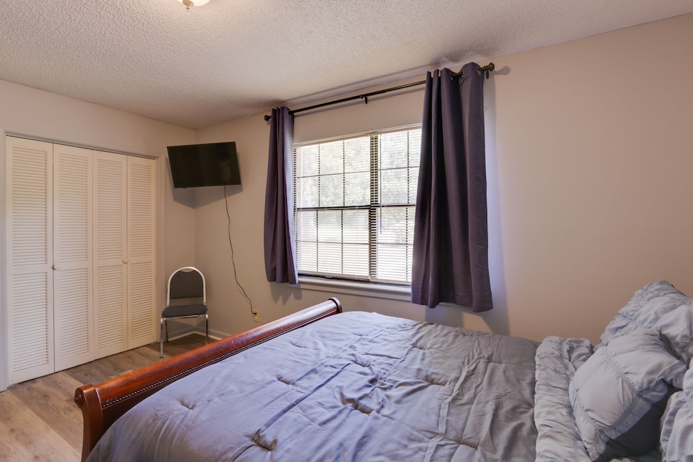 Marianna Vacations - Pet-friendly Slocomb Vacation Rental w/ Sunroom! - Property Image 3