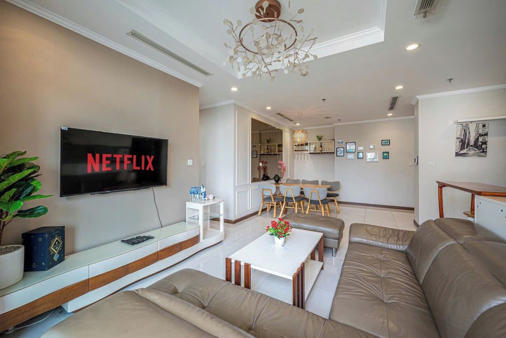 Apartment Landmark 81 by Urban Home