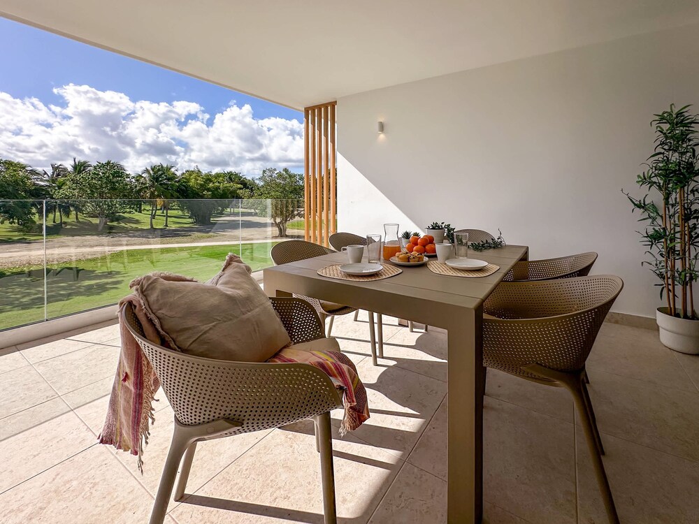 Fantastic new Golf View Apartment