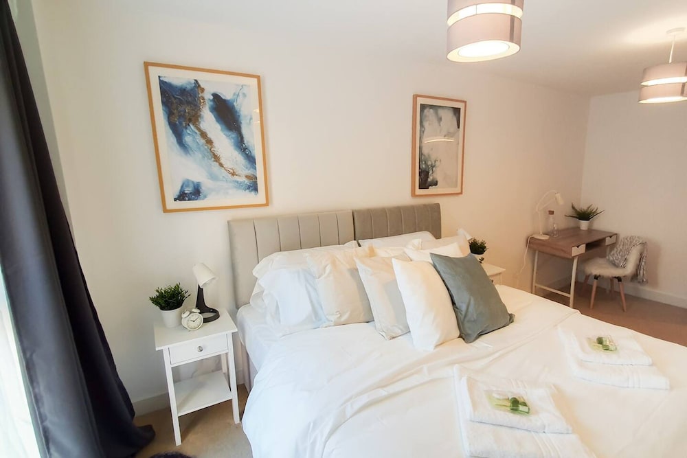 Lovely Flat in Kiln Close With Free Parking
