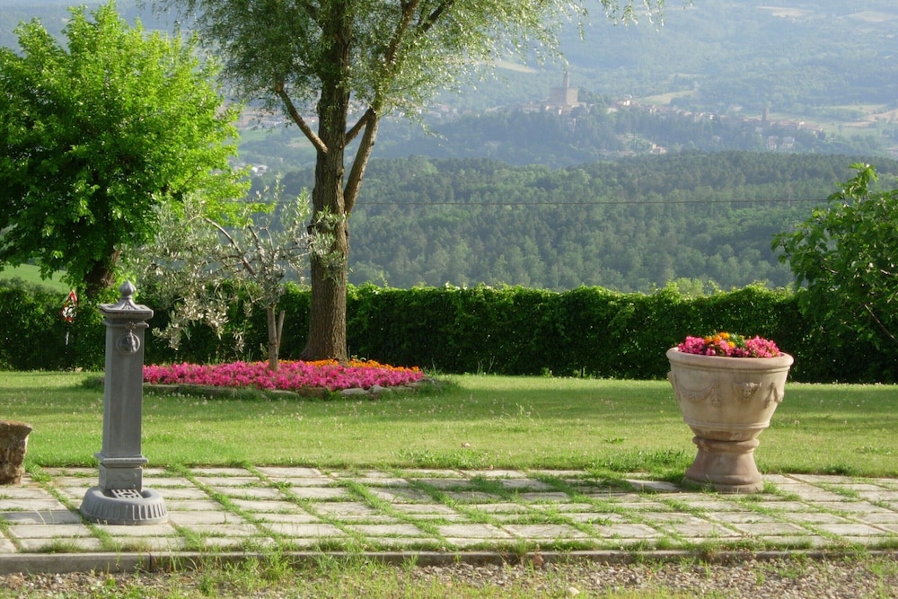 Farmhouse in Tuscany With Pool and Valley Views