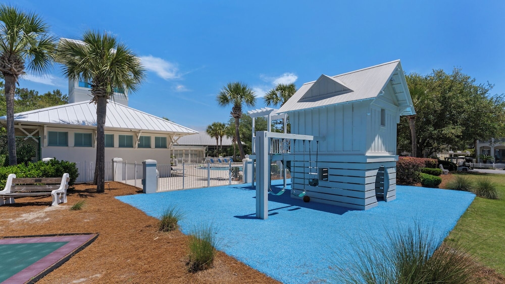 Lakefront Haven in Carillon Beach