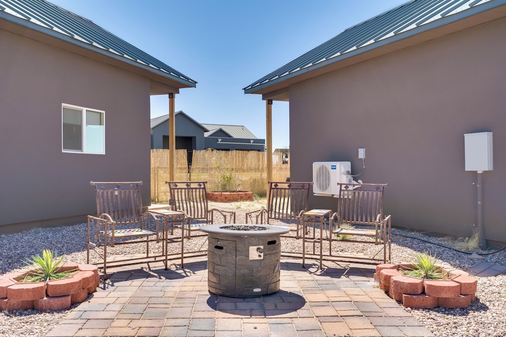 Walk to Wineries: Elgin Wine Country Retreat!
