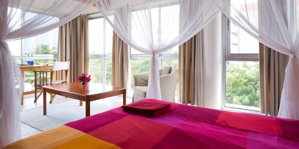 Q-Bar & Guest House