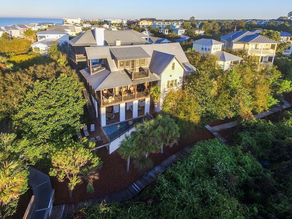 Dream Weaver 5 Bedroom Holiday Home by Five Star Properties