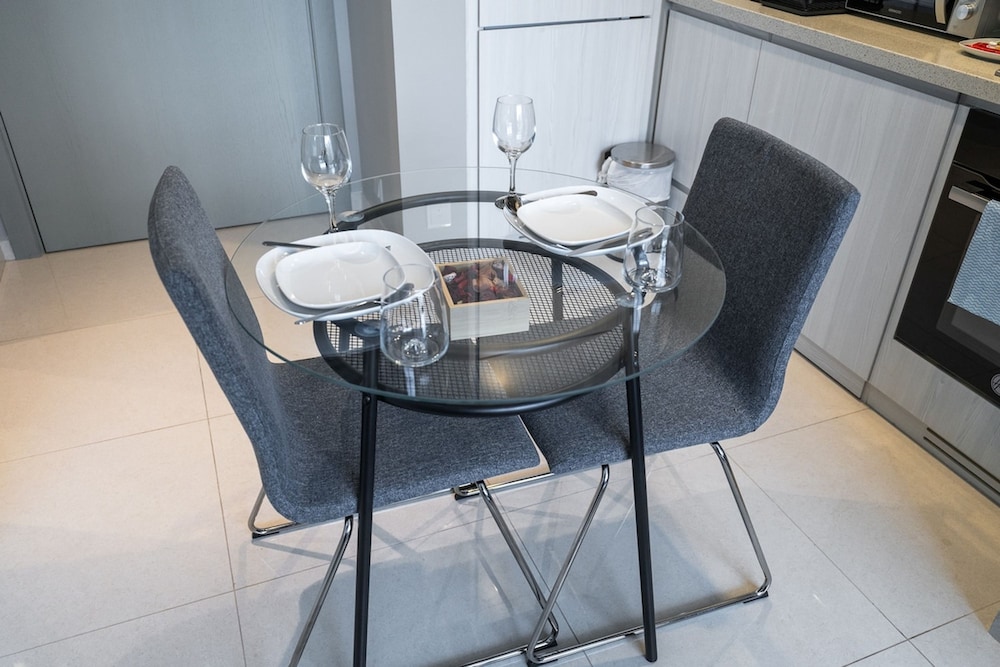 Stylish 1-bedroom Apartment With Stunning Canal Views at Business Bay