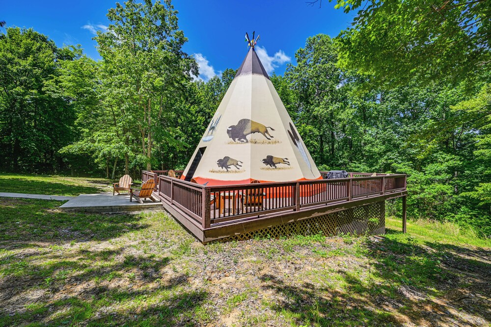 5 Mi to Mammoth Cave NP: Teepee Studio Escape