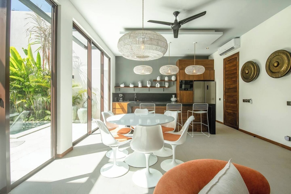 Modern 3BR Villa Enclosed Living